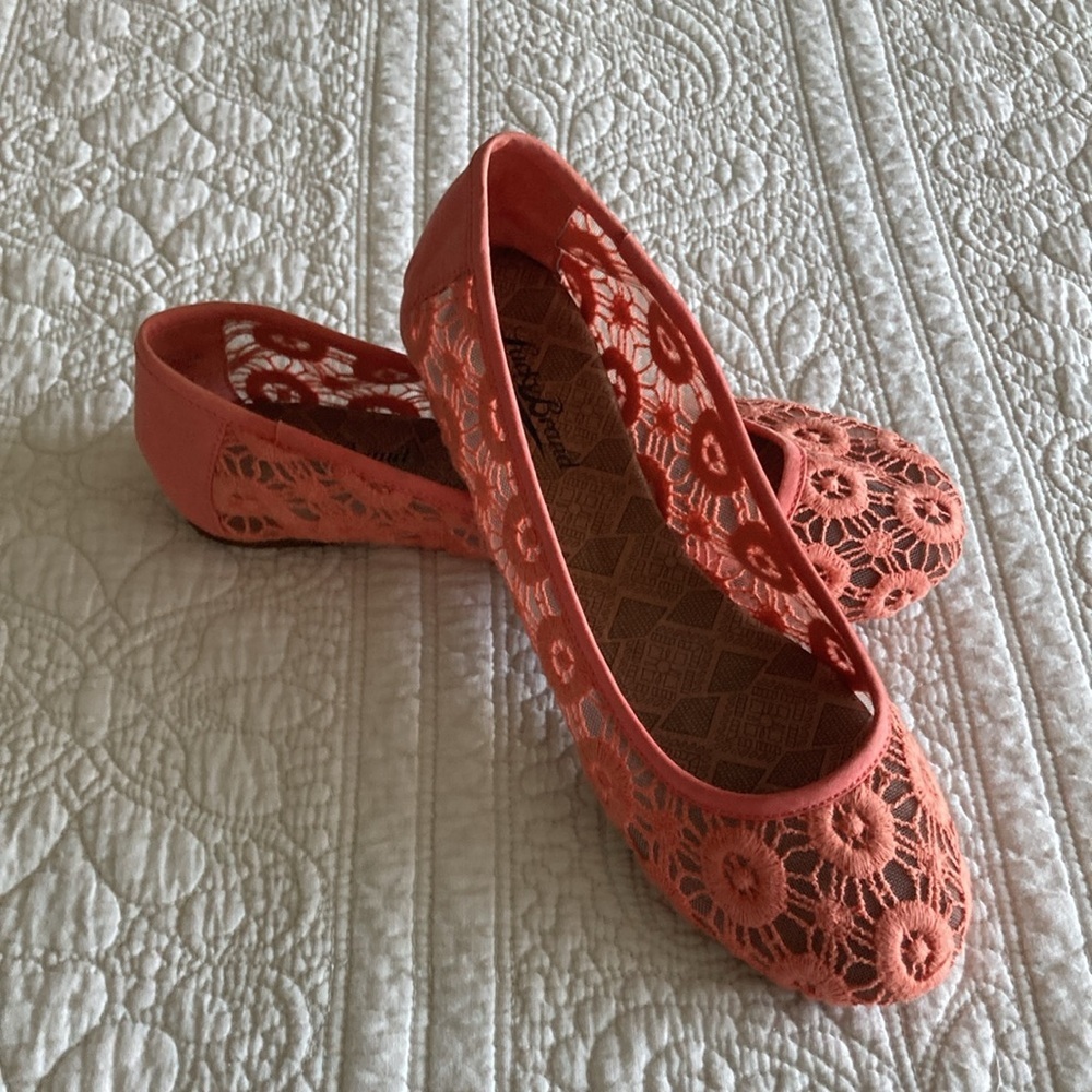 Lucky brand Edmonda coral floral lace macrame slip on ballet flats size 6.5 EUC